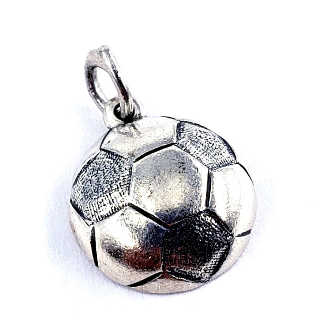 JAMES AVERY BRAND , SOCCER BALL , RETIRED , HARD TO FIND , LIKE NEW !